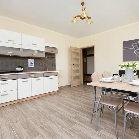 Peaceful Wrzosowo Bay With Parking By Renters