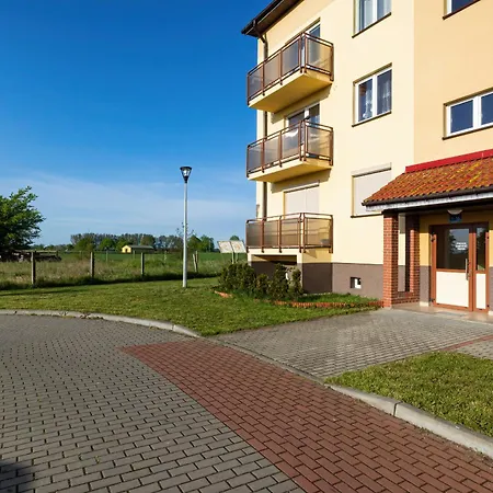 Peaceful Wrzosowo Bay With Parking By Renters Apartment *