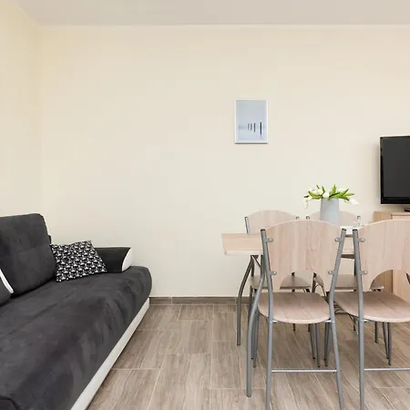 Peaceful Wrzosowo Bay With Parking By Renters Apartment *